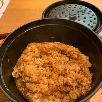 鍋で作ってみました！炊飯器と同じ水分量で出来ました♪炒めて作るより味が染み込んで美味しかったです。